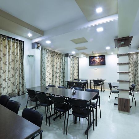Oyo 4198 Hotel Shri Sai Murli Ширді Екстер'єр фото