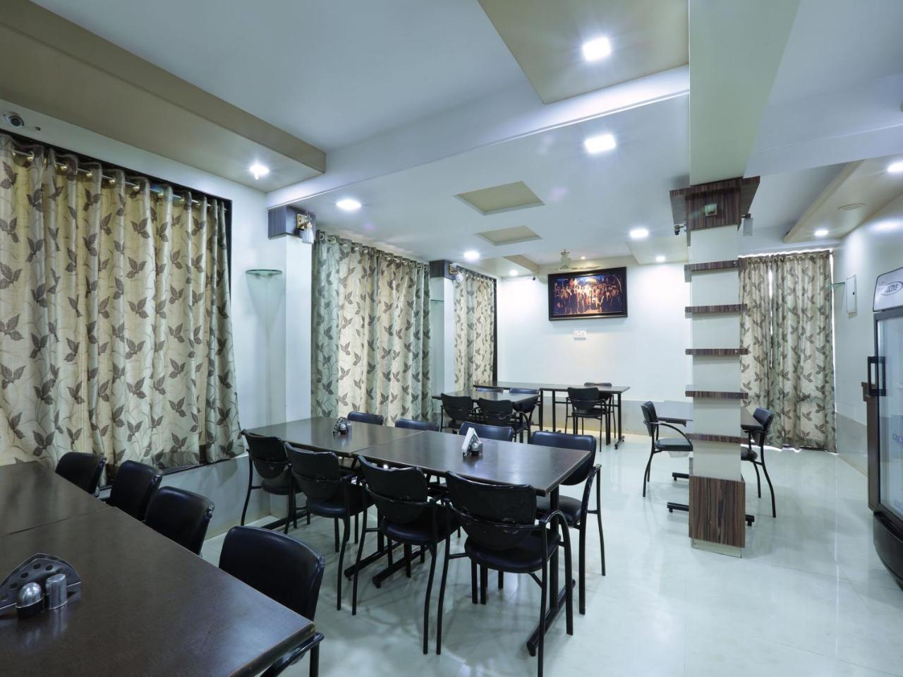Oyo 4198 Hotel Shri Sai Murli Ширді Екстер'єр фото