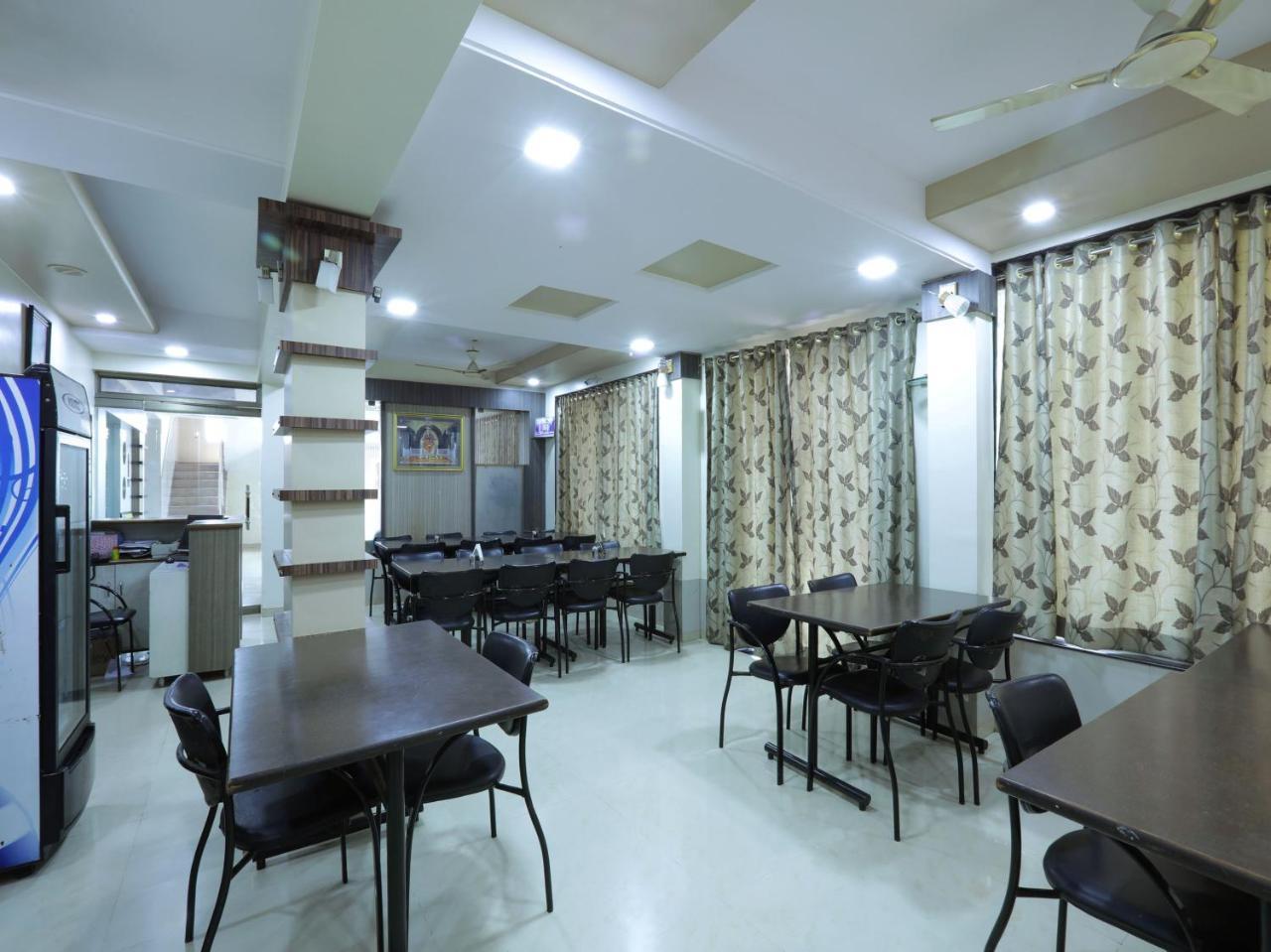 Oyo 4198 Hotel Shri Sai Murli Ширді Екстер'єр фото