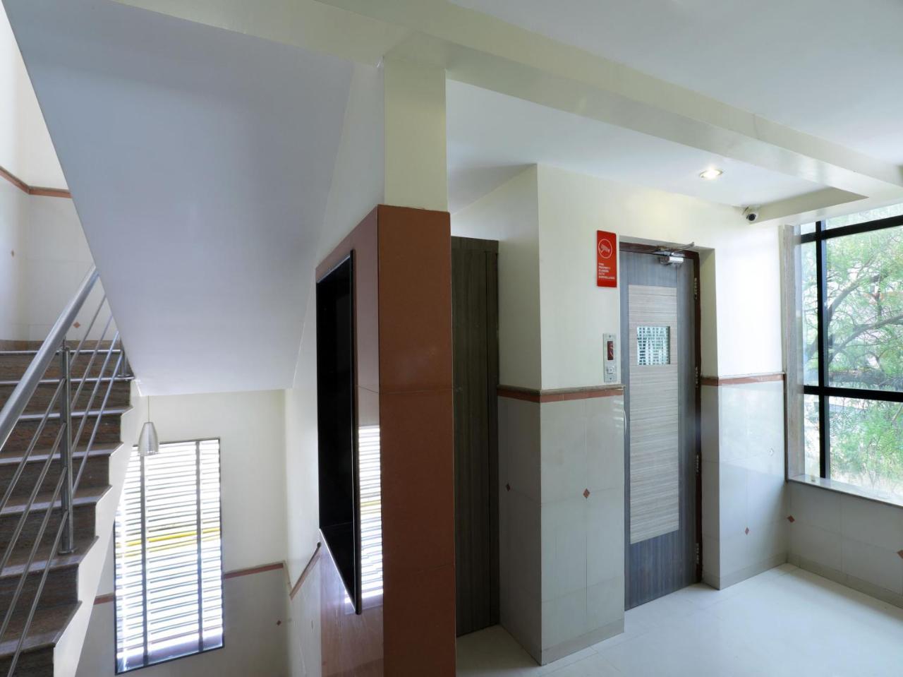 Oyo 4198 Hotel Shri Sai Murli Ширді Екстер'єр фото