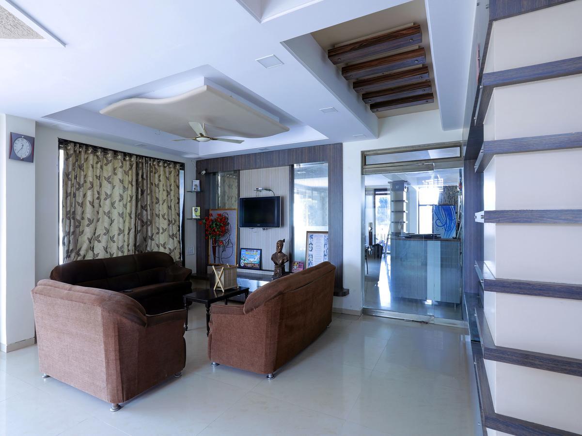 Oyo 4198 Hotel Shri Sai Murli Ширді Екстер'єр фото