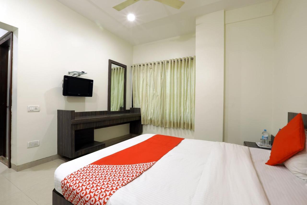 Oyo 4198 Hotel Shri Sai Murli Ширді Екстер'єр фото