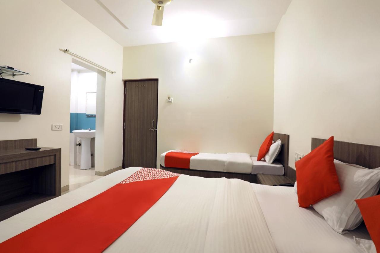 Oyo 4198 Hotel Shri Sai Murli Ширді Екстер'єр фото
